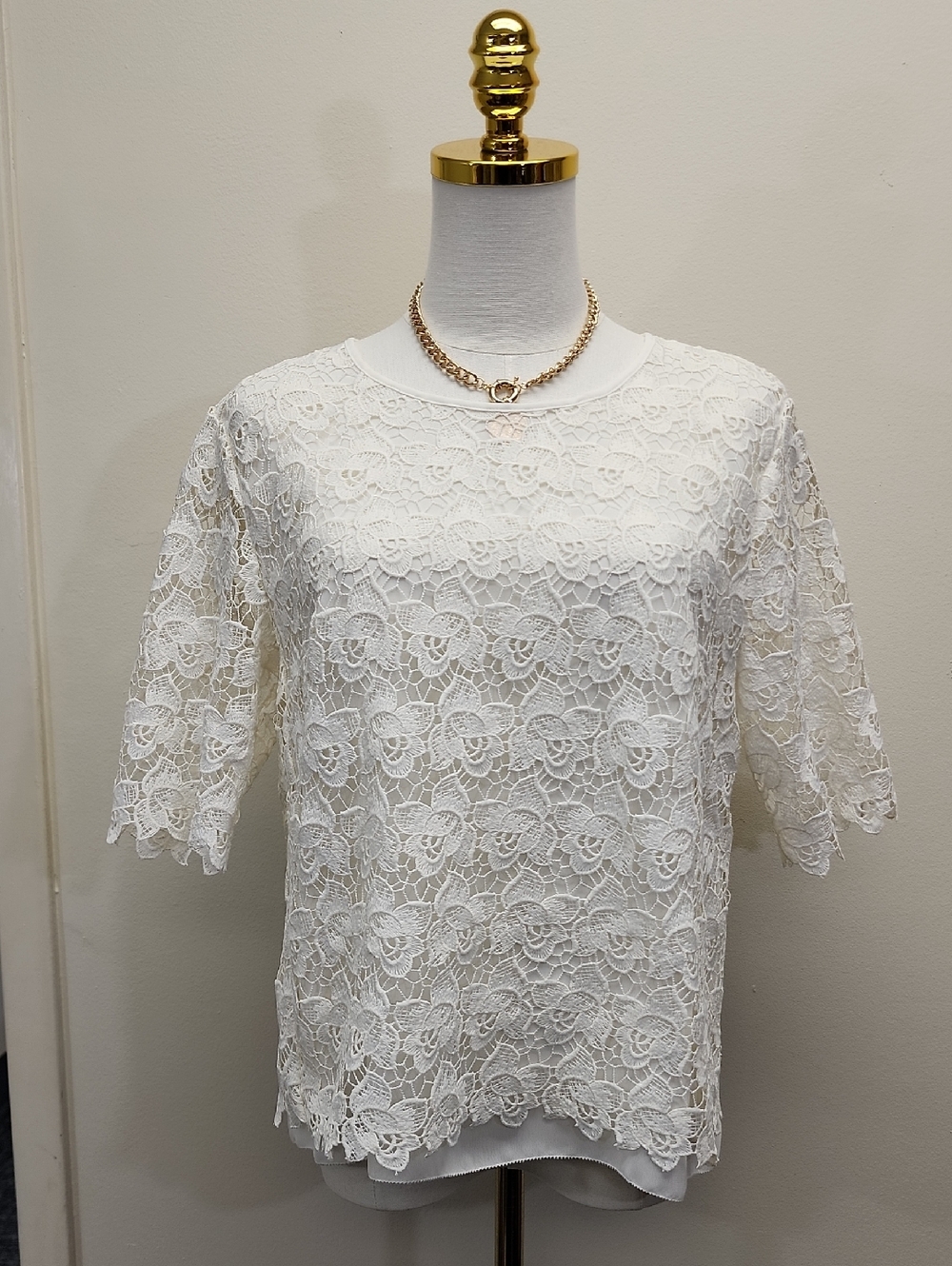Ann Taylor Lace Blouse White Floral Overlay Short Sleeve Lined Top Size Medium